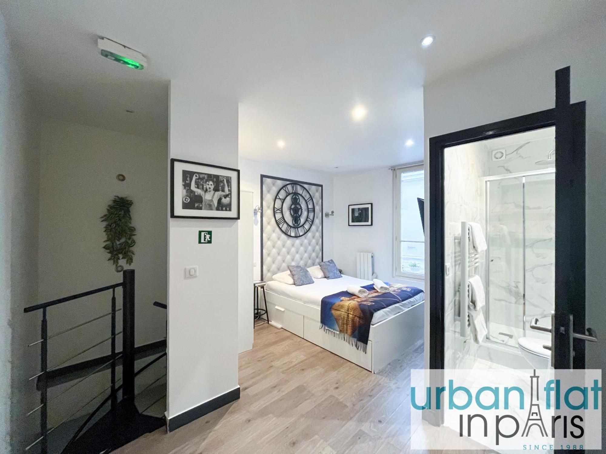 Apartment 21 B - Chaplin